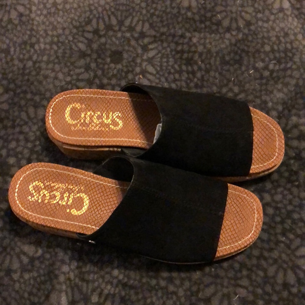 *like new* black cork wedges